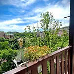 The Guest House-amazing View, Location, Entire House Apartman *