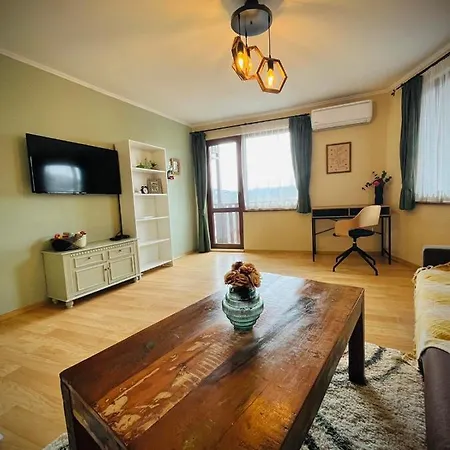 The Guest House-amazing View, Location, Entire House Veliko Tărnovo