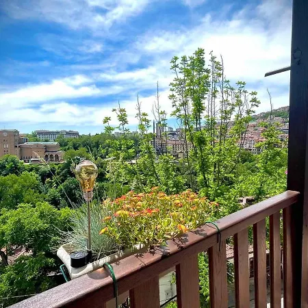 The Guest House-amazing View, Location, Entire House Apartman *