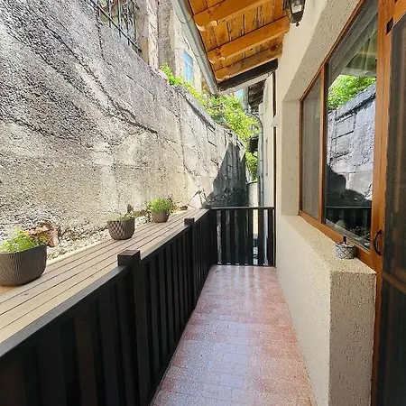 The Guest House-amazing View, Location, Entire House