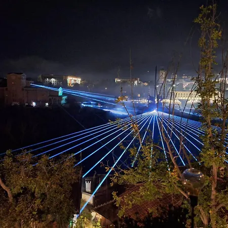 The Guest House-amazing View, Location, Entire House *