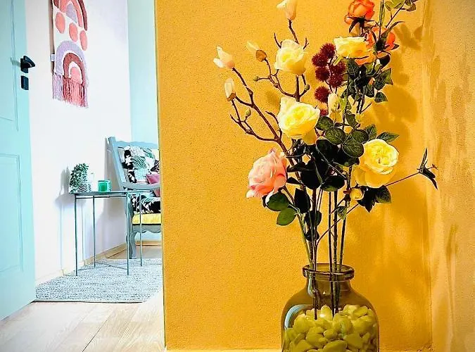 The Guest House-amazing View, Location, Entire House 아파트 *