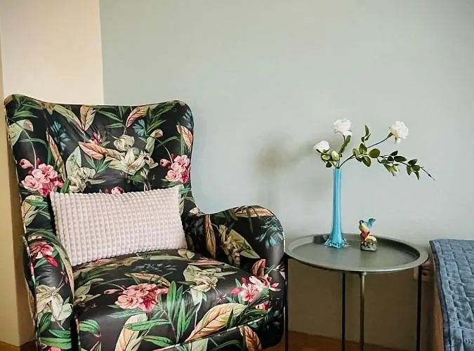 아파트 The Guest House-amazing View, Location, Entire House *