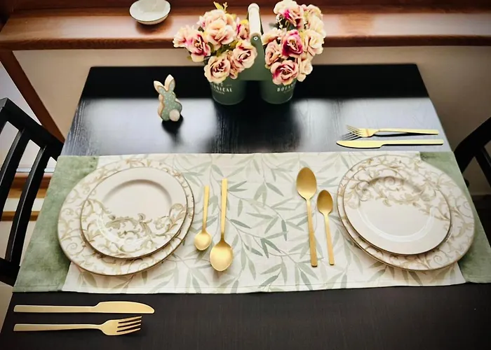 The Guest House-amazing View, Location, Entire House 아파트