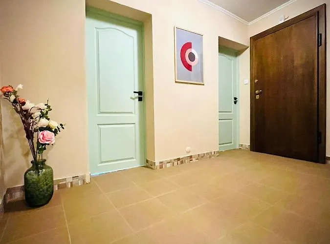 The Guest House-amazing View, Location, Entire House 아파트