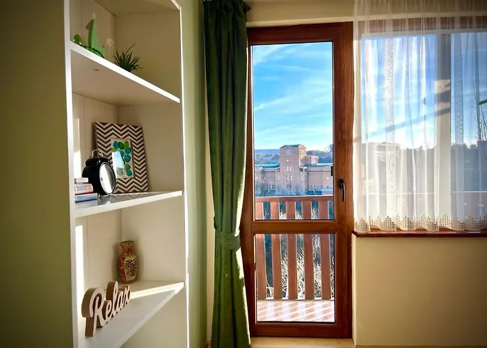 The Guest House-amazing View, Location, Entire House 아파트