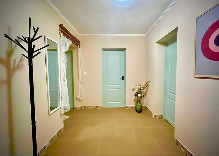 The Guest House-amazing View, Location, Entire House