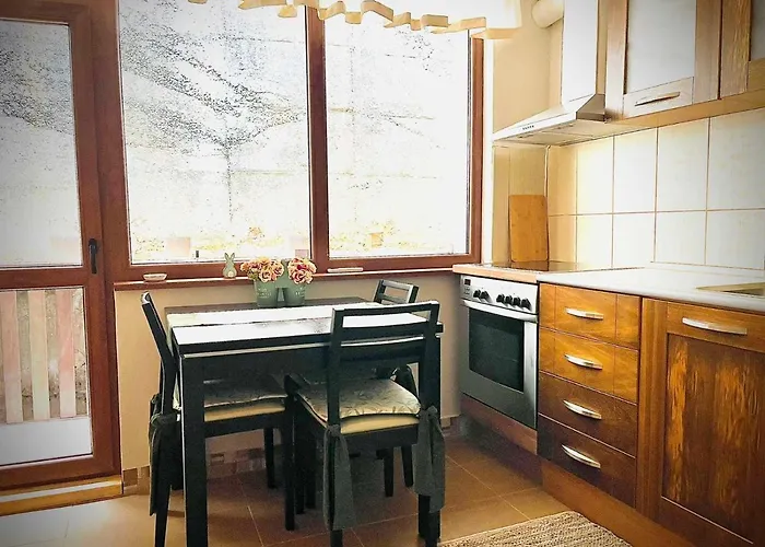 The Guest House-amazing View, Location, Entire House *