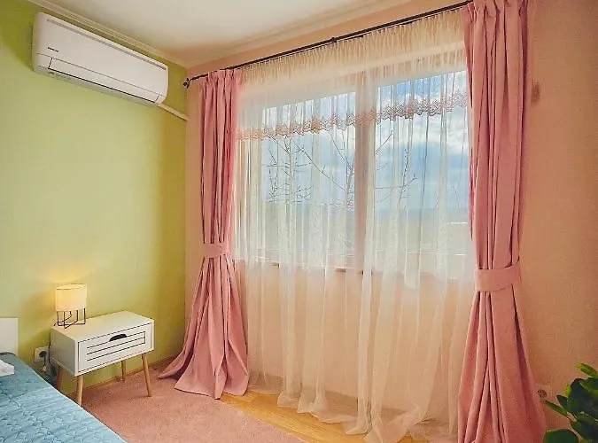 The Guest House-amazing View, Location, Entire House *