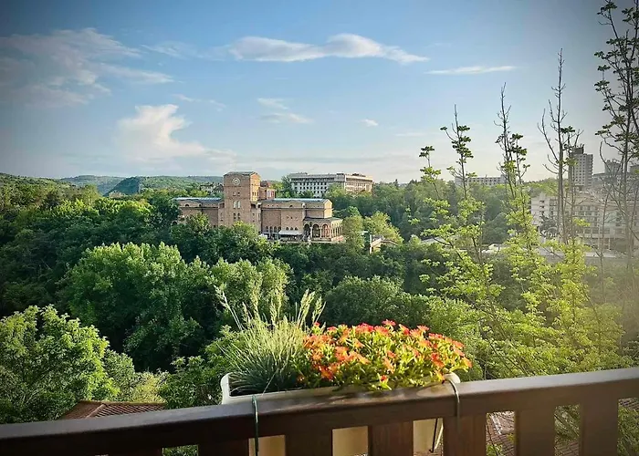 The Guest House-amazing View, Location, Entire House Apartman Veliko Tarnovo