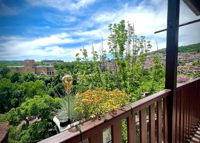 The Guest House-amazing View, Location, Entire House 아파트 *