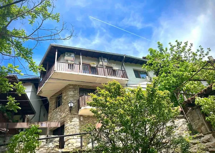 The Guest House-amazing View, Location, Entire House Apartman *