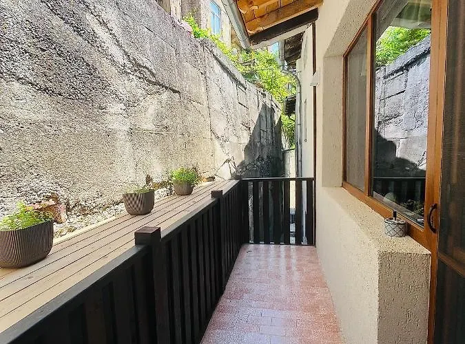 The Guest House-amazing View, Location, Entire House