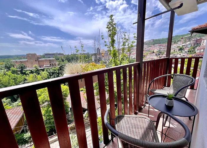 The Guest House-amazing View, Location, Entire House Apartman