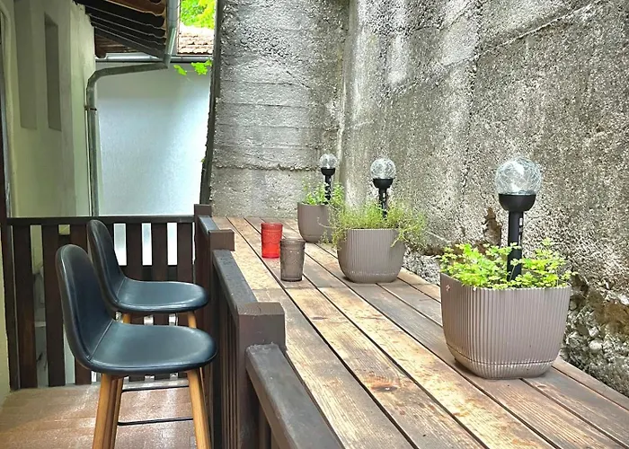 The Guest House-amazing View, Location, Entire House 벨리코 터르노보