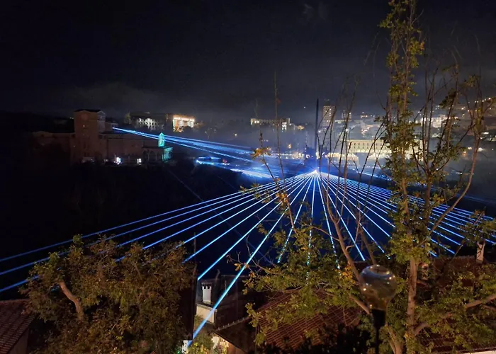 The Guest House-amazing View, Location, Entire House *